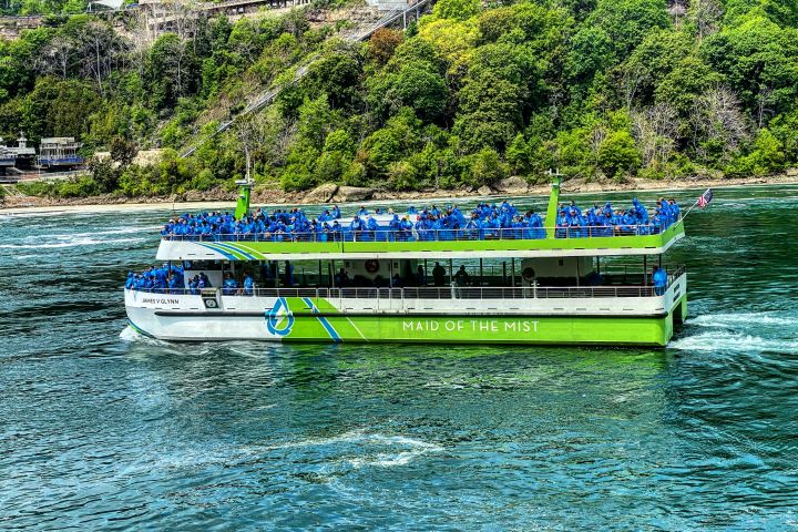 Lo mejor de las Cataratas del Níagara: Paseo en el barco famoso Maid of the Mist + Cave of the Winds + Pase de tranvía turístico + Visita guiada image