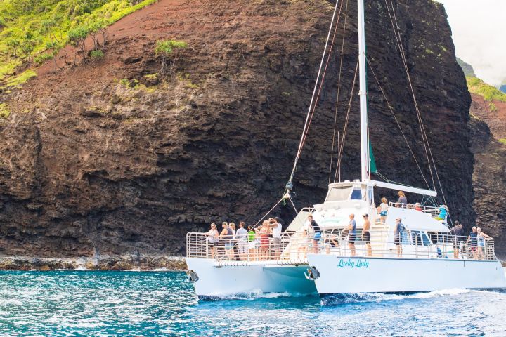 Deluxe Na Pali Sunset Snorkel Tour image