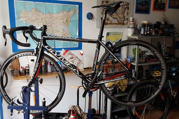 Rent a Carbon or Aluminum Road Bike in Sicily image