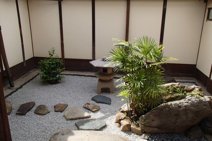 Okayama Korakuen, Sushi Making and Kurashiki Walking from Osaka image