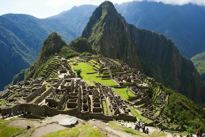 Explore Machu Picchu and Titicaca Lake- 6 Days/ 5 Nights  image