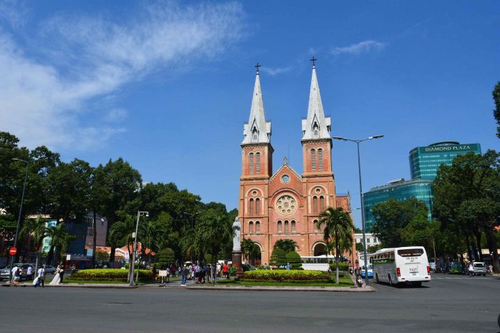 Ho Chi Minh City: 13 Attractions Audio Guide with Map image