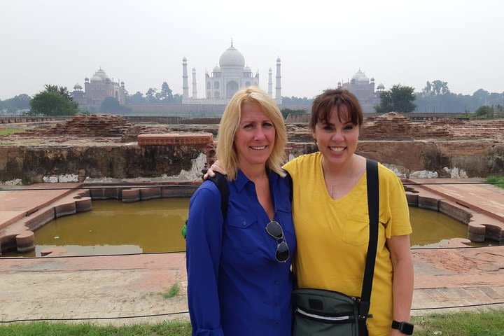 Overnight Taj Mahal Agra Tour By Car image