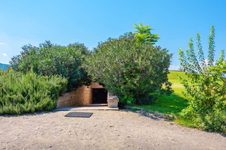 E-ticket to Royal Graves of Aigai with Audio & Thessaloniki audio image