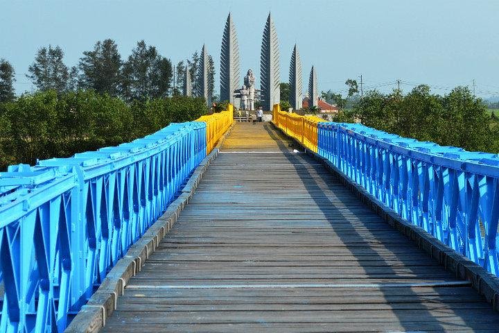 Dmz tour from Hue - Vinh Moc tunnels car tour image