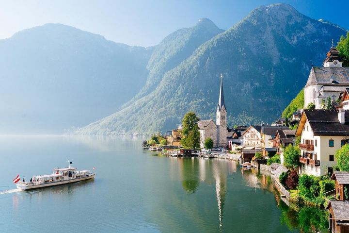 Vienna to Hallstatt Day Trip image