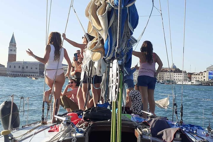 Aperitisola! aperitif on a sailboat between the islands of the lagoon image