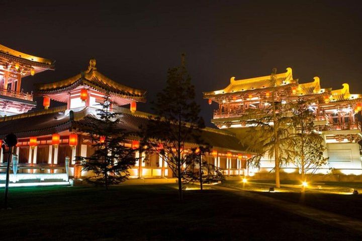 3-Hour Xi'an Evening Private Tour of Tang Paradise image