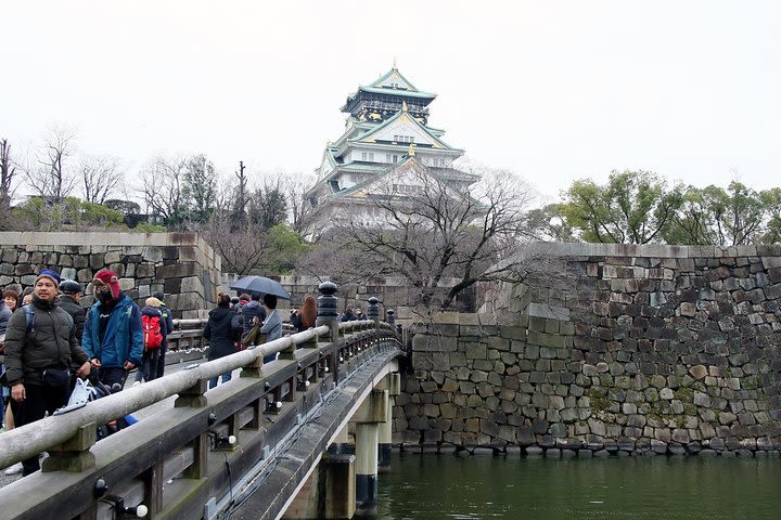 Boat tour to the Osaka Castle and Yakiniku Party in Tsuruhashi area image