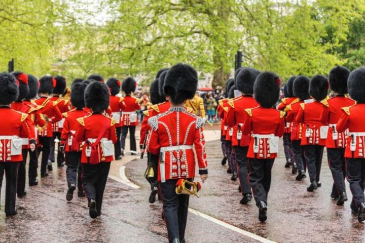 Skip the Line Westminster Abbey & Guard Change Tour image