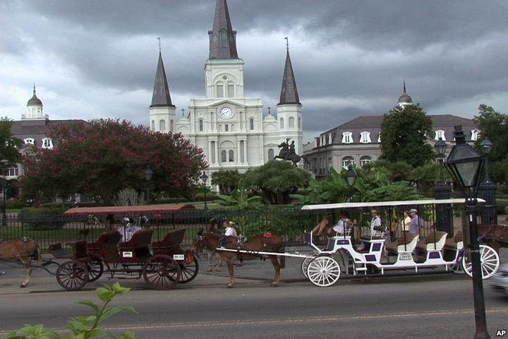 New Orleans City Tour: Katrina, Garden District, French Quarter & Cemetery image