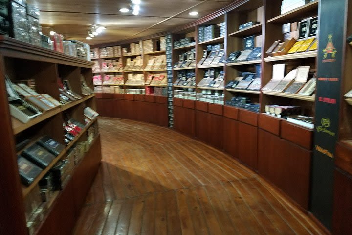 Shopping Tour (Cigars and chocolate factory, souvenirs, rum, coffee) image