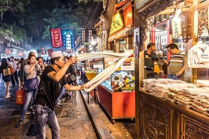 3-Hour Xi'an Muslim Street Food Walking Tour image