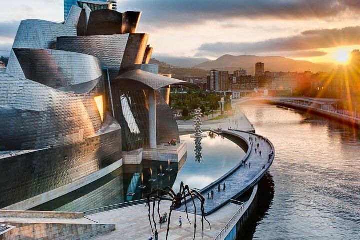  Full-day private Bilbao tour (Guggenheim museum & full pintxo lunch included) image