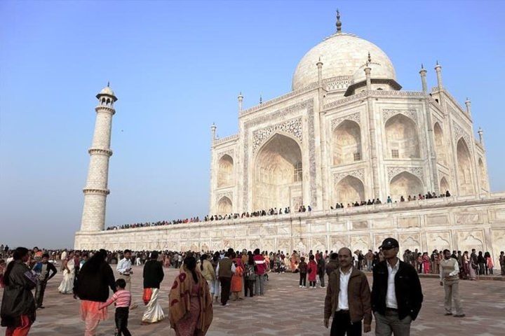 Agra Day Tour Package from Delhi with Lunch at 5-Star Hotel image