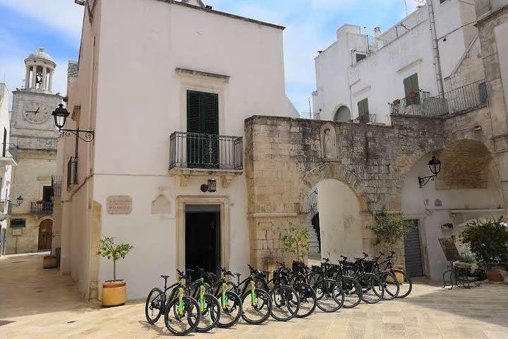 E-Bike tour on the Pugliese aqueduct cycle route with wine tasting image