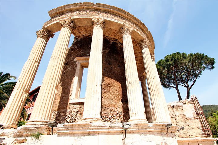 Best of Tivoli Guided Tour with Old Town, D'Este, Gregoriana & Hadrian's Villas image