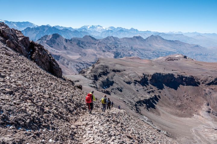 Tour al Cerro Leonera: Aventura y Campamento en las Alturas image