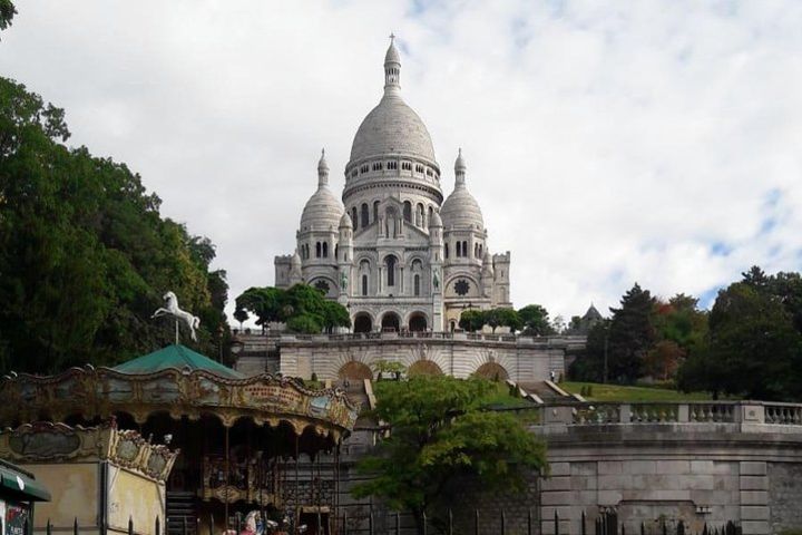 Montmartre & Sacre Coeur Tour with Exclusive Local Guide Alberto in Paris image