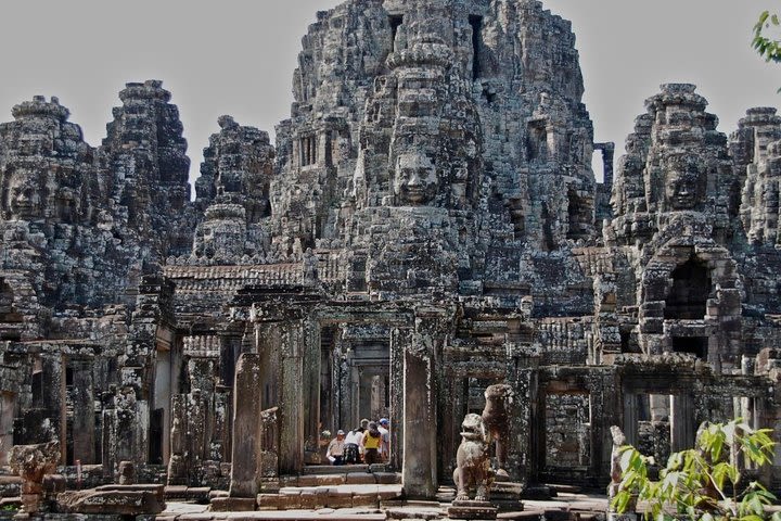 Two-days tour discovering Angkor Wat and Floating Village image