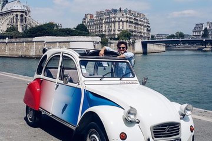 Paris Private Tour: Romantic Tour in a 2CV image