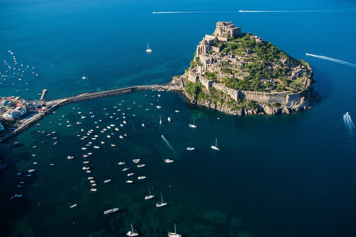 Boat tour of the island of Ischia image