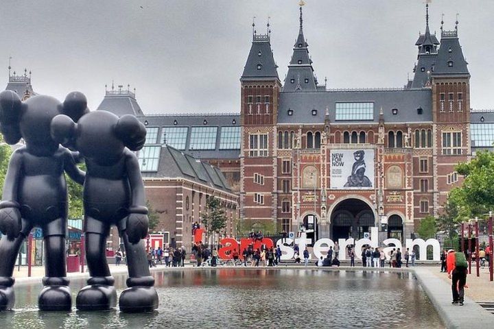 Private bike tour through Amsterdam image