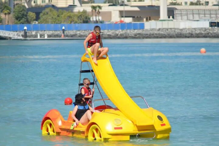 Pedalo in La Mer image