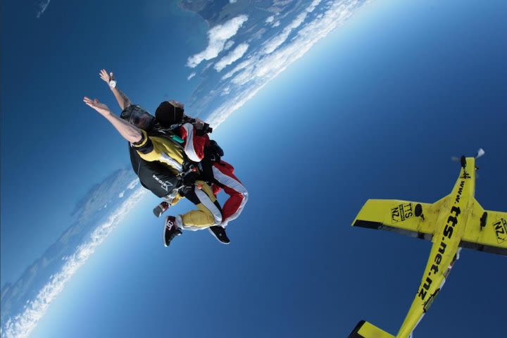 Lake Taupo 15,000-Foot Tandem Skydiving image