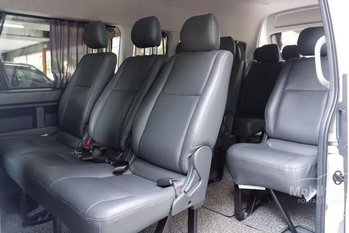 Toyota Hiace 14 Seats Mini Bus image