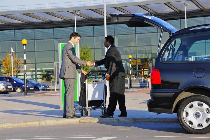 Dubai Airport Transfer Service - Arrival & Departure image