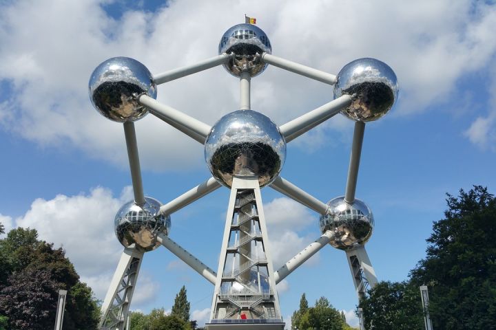 Brussels Atomium Admission Ticket and City Audio Tour image