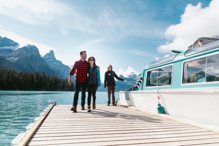 Jasper Wildlife & Maligne Lake Cruise image