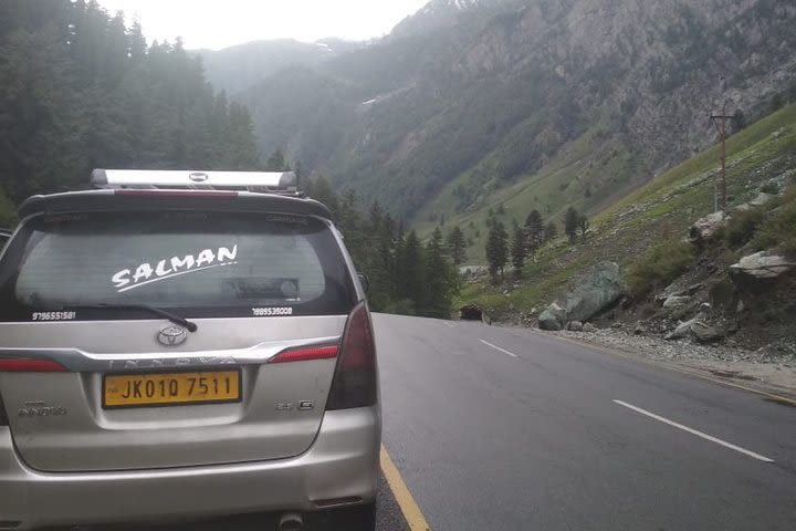 Srinagar Airport Transfers Taxi Service image