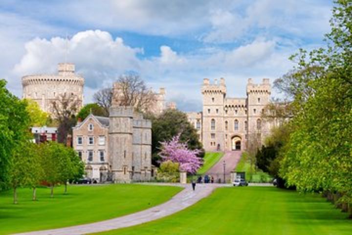 Windsor Castle, Oxford and Stonehenge Tour from London image