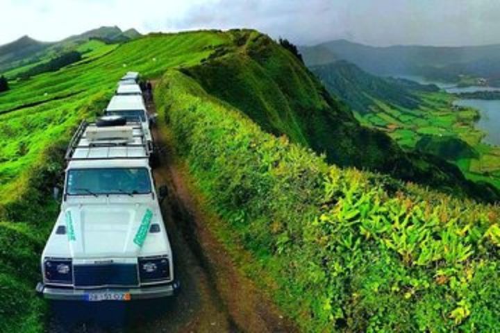 Jeep Tour Full Day Sete Cidades & Lagoa do Fogo with lunch and drinks included. image