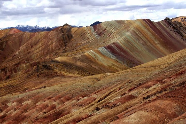 Rainbow Mountain Palccoyo & Hiking Retreat image