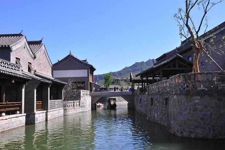 Private Beijing Transfer Service: Simatai Great Wall and Gubei Water Town image