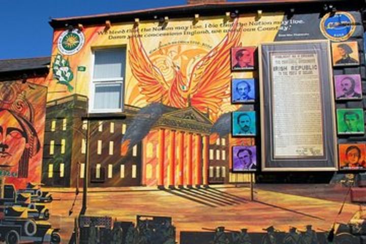 2-Hour Black Taxi Tour of Belfast’s Murals and Peace Walls image