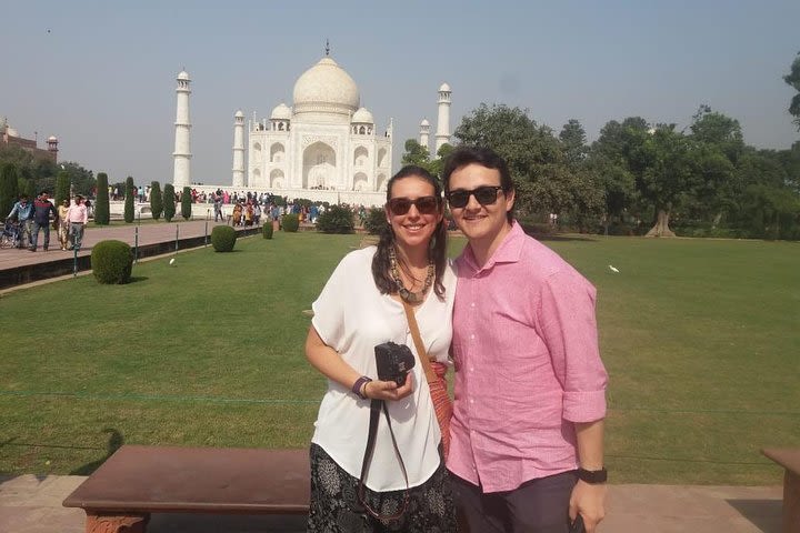 Full Day Agra Sightseeing with all Inclusive (Entrance Fee & Lunch) image