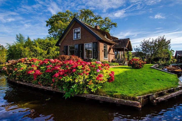 Giethoorn Small-Group Day Trip from Amsterdam With Boat Cruise image