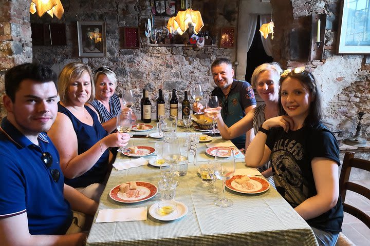 Private and exclusive wine tour in the beautiful hills of Lucca. Wine tasting. image