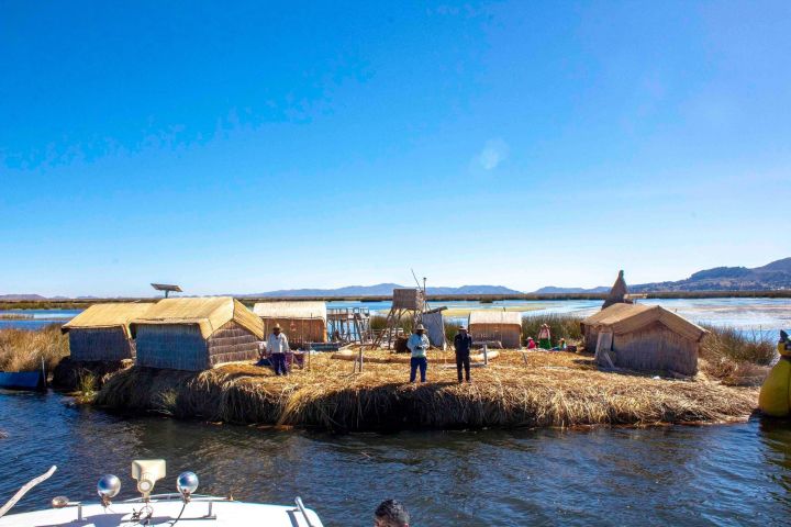 2-Day Lake Titicaca Island Adventure image