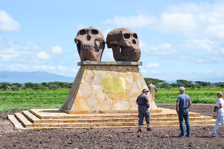 6 Days lodge &camping tour Serengeti ,Tarangire ,Ngorongoro Crater and Manyara image