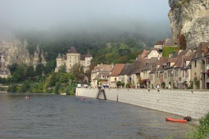 Bordeaux to Dordogne - Private Tour: Fortified Castles and Medieval Villages image