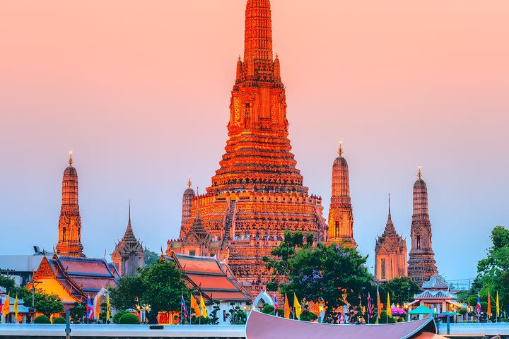 Bangkok Walking Tour: Temples, Grand Palace & Flower Market Small Group tour image