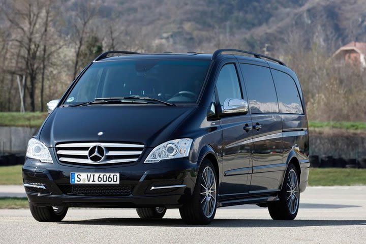 Private Luxury Minivan Half-Day Guided City Tour with a Blue-Badge Guide image