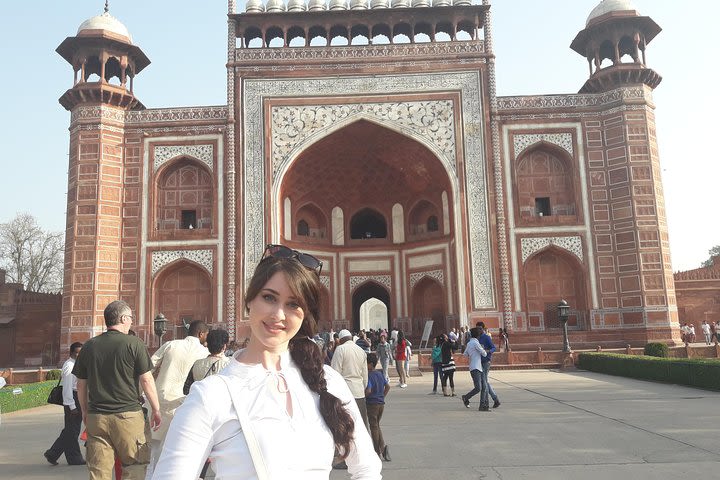 Taj Mahal & Agra fort with Local market on Tuk Tuk(Three wheeler) Tour image