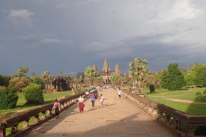 Tuk Tuk Tour One Day to Angkor Wat with Sunset image