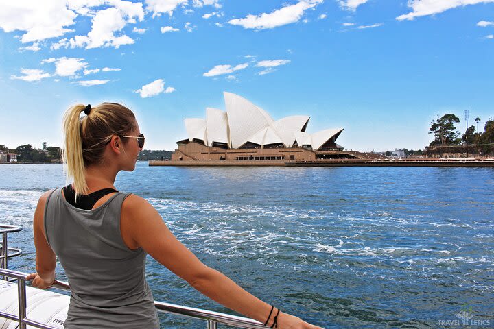 Sydney Harbour Hop On Hop Off Cruise with Taronga Zoo entry image